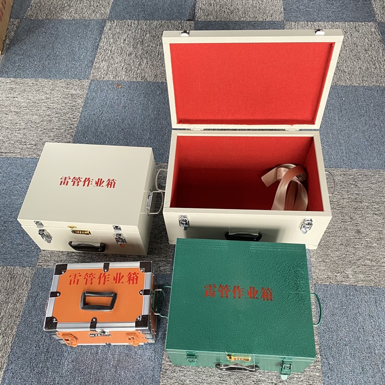 盘龙爆破工程作业箱如何选择？玻璃钢与传统材质的全面对比